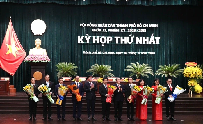 Lãnh đạo chủ chốt HĐND TPHCM khóa mới ra mắt Lãnh đạo chủ chốt HĐND TPHCM khóa mới ra mắt