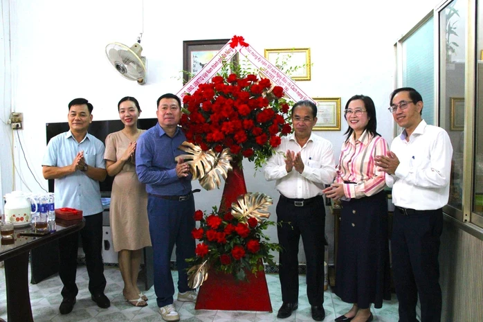 Lãnh đạo Đà Nẵng thăm TinVina nhân ngày 21-6 Lãnh đạo Đà Nẵng thăm TinVina nhân ngày 21-6