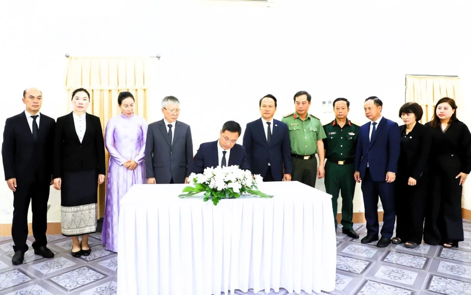 Lãnh đạo Đà Nẵng viếng Chủ tịch Quốc hội Lào Xaysomphone Phomvihane Lãnh đạo Đà Nẵng viếng Chủ tịch Quốc hội Lào Xaysomphone Phomvihane