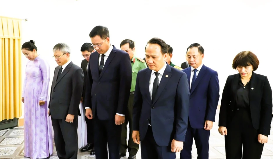 Lãnh đạo Đà Nẵng viếng Chủ tịch Quốc hội Lào Xaysomphone Phomvihane Lãnh đạo Đà Nẵng viếng Chủ tịch Quốc hội Lào Xaysomphone Phomvihane