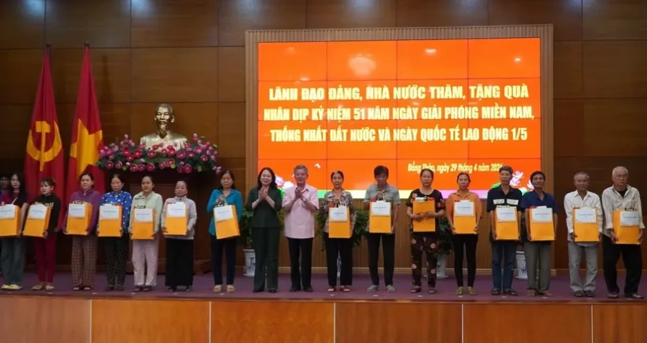 Lãnh đạo Đảng, Nhà nước chăm lo các gia đình chính sách ở nhiều địa phương Lãnh đạo Đảng, Nhà nước chăm lo các gia đình chính sách ở nhiều địa phương