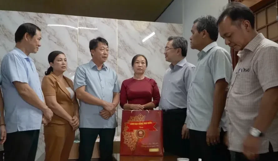 Lãnh đạo Đảng, Nhà nước chăm lo các gia đình chính sách ở nhiều địa phương Lãnh đạo Đảng, Nhà nước chăm lo các gia đình chính sách ở nhiều địa phương