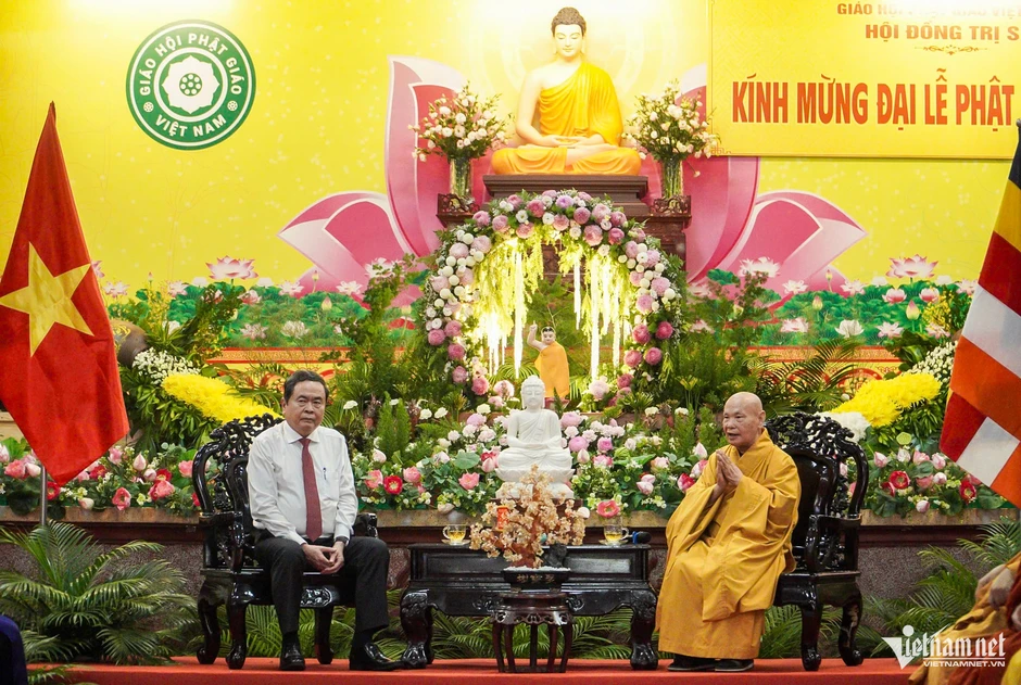 Lãnh đạo Đảng, Nhà nước chúc mừng Đại lễ Phật đản tại TPHCM Lãnh đạo Đảng, Nhà nước chúc mừng Đại lễ Phật đản tại TPHCM
