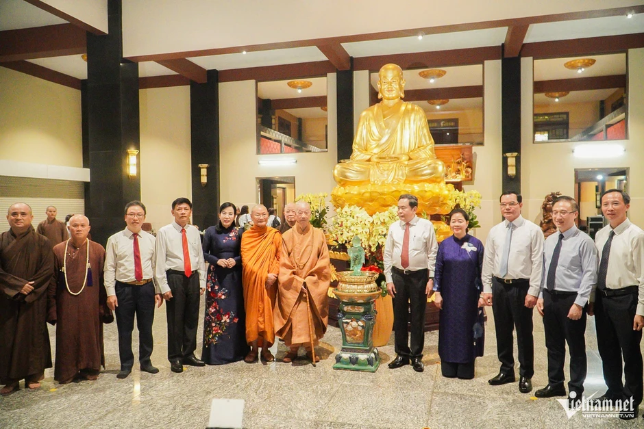 Lãnh đạo Đảng, Nhà nước chúc mừng Đại lễ Phật đản tại TPHCM Lãnh đạo Đảng, Nhà nước chúc mừng Đại lễ Phật đản tại TPHCM