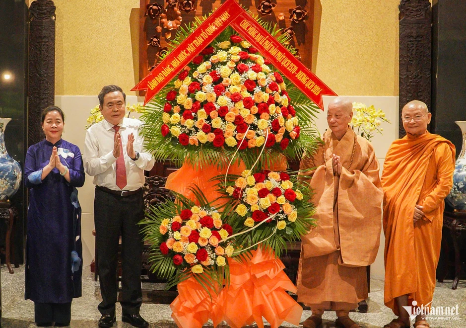 Lãnh đạo Đảng, Nhà nước chúc mừng Đại lễ Phật đản tại TPHCM Lãnh đạo Đảng, Nhà nước chúc mừng Đại lễ Phật đản tại TPHCM