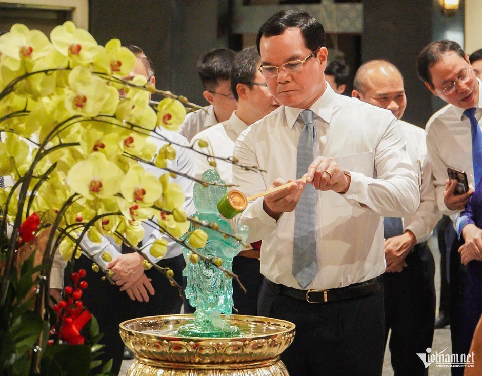 Lãnh đạo Đảng, Nhà nước chúc mừng Đại lễ Phật đản tại TPHCM Lãnh đạo Đảng, Nhà nước chúc mừng Đại lễ Phật đản tại TPHCM