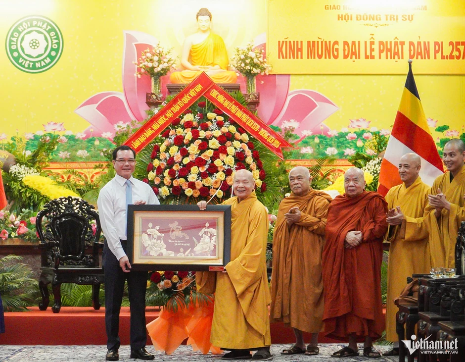 Lãnh đạo Đảng, Nhà nước chúc mừng Đại lễ Phật đản tại TPHCM Lãnh đạo Đảng, Nhà nước chúc mừng Đại lễ Phật đản tại TPHCM