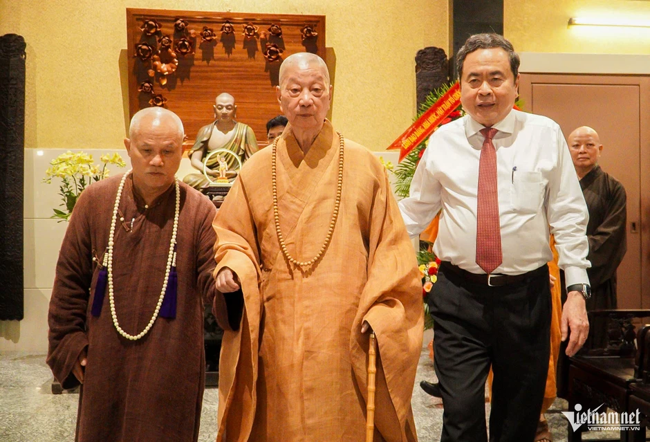 Lãnh đạo Đảng, Nhà nước chúc mừng Đại lễ Phật đản tại TPHCM Lãnh đạo Đảng, Nhà nước chúc mừng Đại lễ Phật đản tại TPHCM