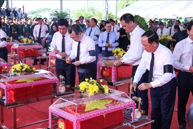 Lãnh đạo Đảng, Nhà nước dâng hương, dự lễ truy điệu các Anh hùng liệt sĩ Lãnh đạo Đảng, Nhà nước dâng hương, dự lễ truy điệu các Anh hùng liệt sĩ