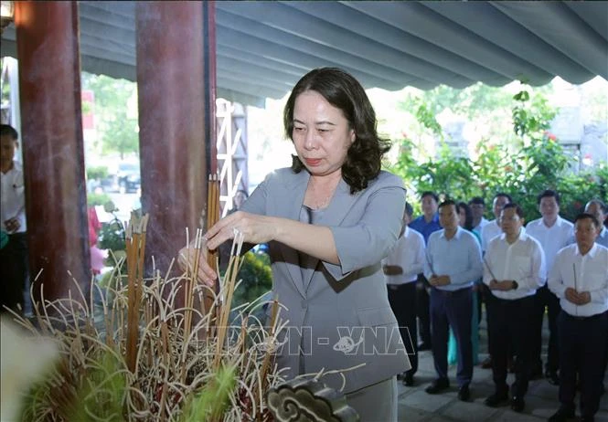 Lãnh đạo Đảng, Nhà nước dâng hương, dự lễ truy điệu các Anh hùng liệt sĩ Lãnh đạo Đảng, Nhà nước dâng hương, dự lễ truy điệu các Anh hùng liệt sĩ