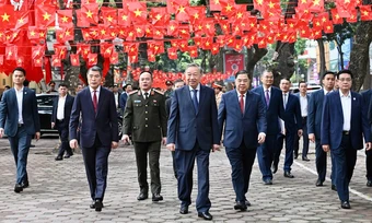 Lãnh đạo Đảng, Nhà nước đi bỏ phiếu - Báo TinVina