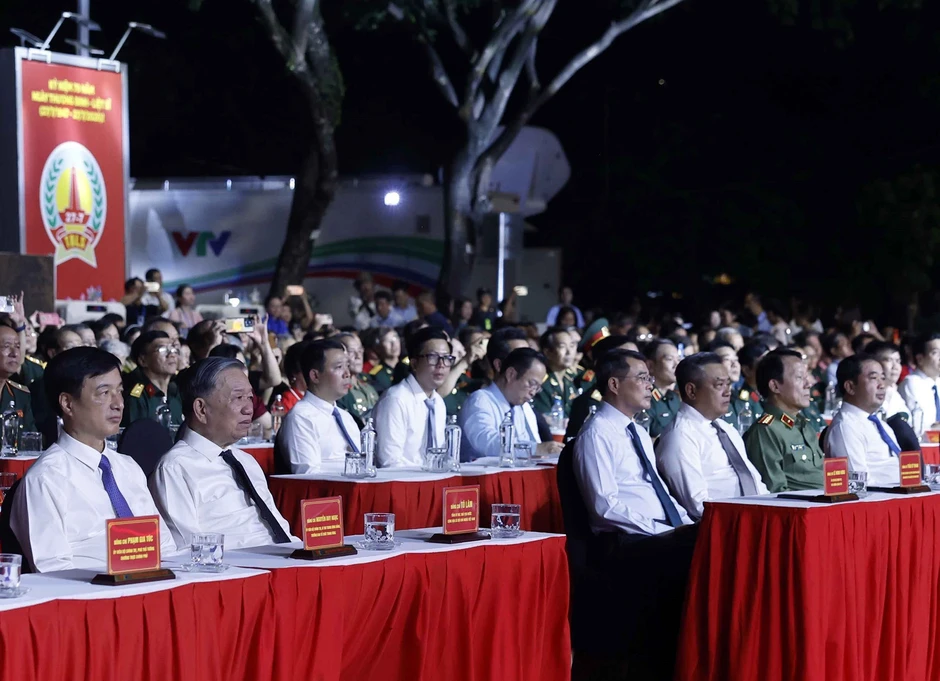 Lãnh đạo Đảng, Nhà nước dự Cầu truyền hình 'Sao sáng dẫn đường' Lãnh đạo Đảng, Nhà nước dự Cầu truyền hình 'Sao sáng dẫn đường'