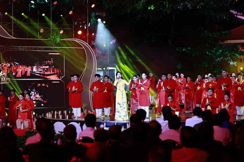 Lãnh đạo Đảng, Nhà nước dự Cầu truyền hình 'Sao sáng dẫn đường' Lãnh đạo Đảng, Nhà nước dự Cầu truyền hình 'Sao sáng dẫn đường'