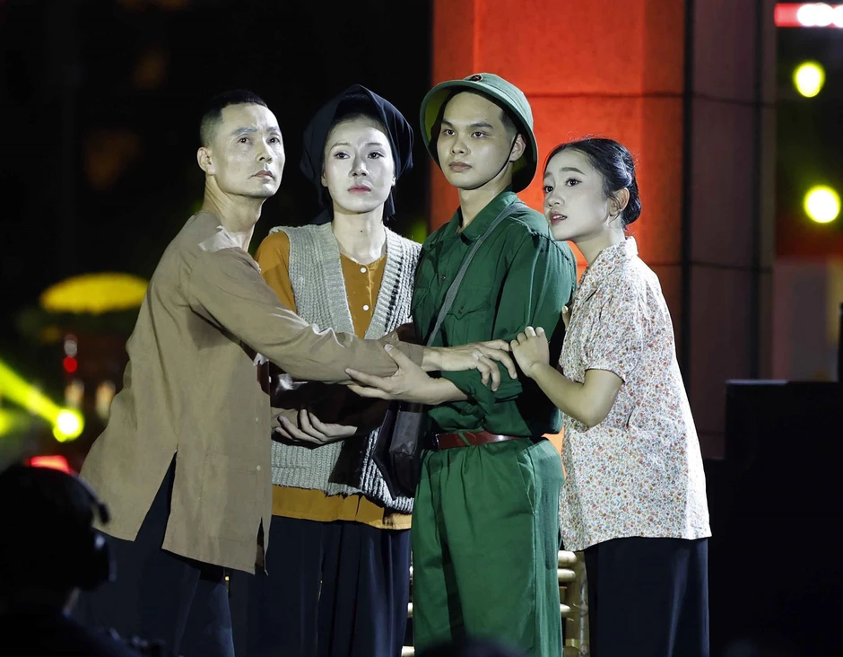 Lãnh đạo Đảng, Nhà nước dự Cầu truyền hình 'Sao sáng dẫn đường' Lãnh đạo Đảng, Nhà nước dự Cầu truyền hình 'Sao sáng dẫn đường'