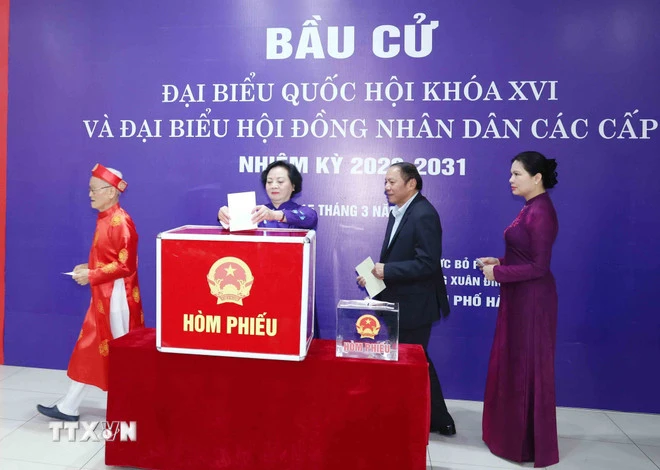 Lãnh đạo Đảng, Nhà nước, MTTQ Việt Nam bỏ phiếu tại các điểm bầu cử ở Hà Nội