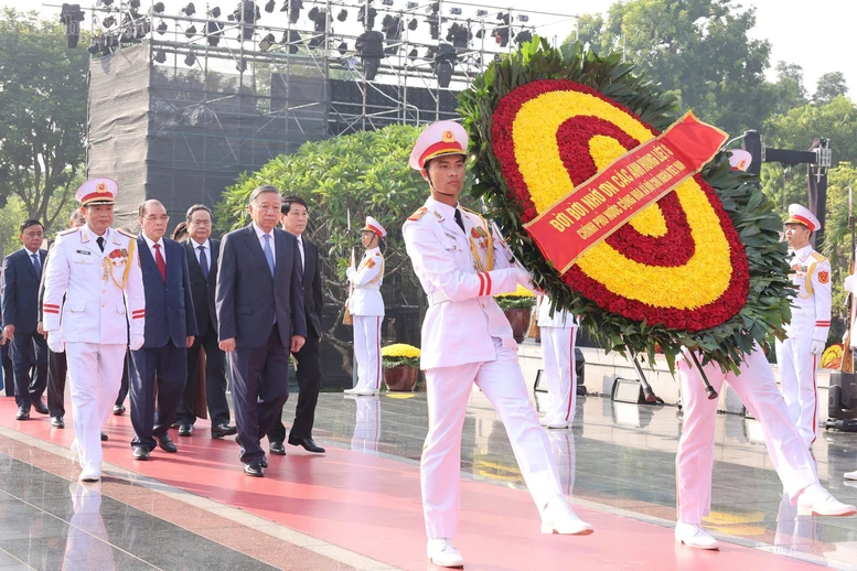Lãnh đạo Đảng, Nhà nước tưởng niệm các Anh hùng liệt sĩ và viếng Chủ tịch Hồ Chí Minh Lãnh đạo Đảng, Nhà nước tưởng niệm các Anh hùng liệt sĩ và viếng Chủ tịch Hồ Chí Minh