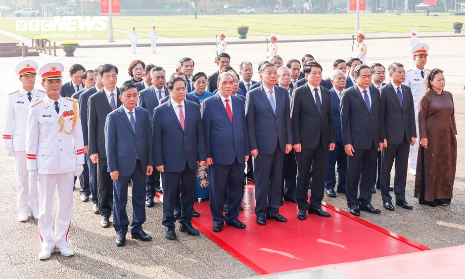Lãnh đạo Đảng, Nhà nước tưởng niệm các Anh hùng liệt sĩ, vào Lăng viếng Bác Lãnh đạo Đảng, Nhà nước tưởng niệm các Anh hùng liệt sĩ, vào Lăng viếng Bác