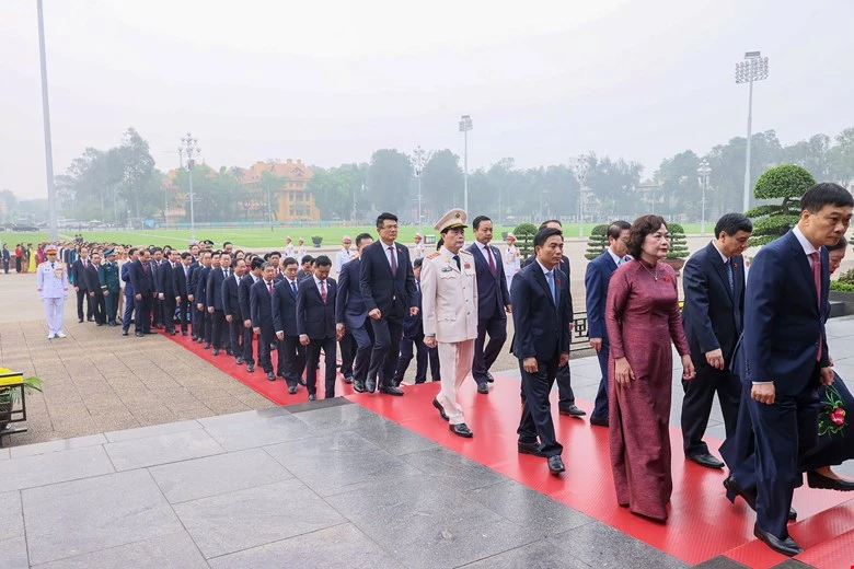 Lãnh đạo Đảng, Nhà nước và các đại biểu Quốc hội vào Lăng viếng Chủ tịch Hồ Chí Minh Lãnh đạo Đảng, Nhà nước và các đại biểu Quốc hội vào Lăng viếng Chủ tịch Hồ Chí Minh
