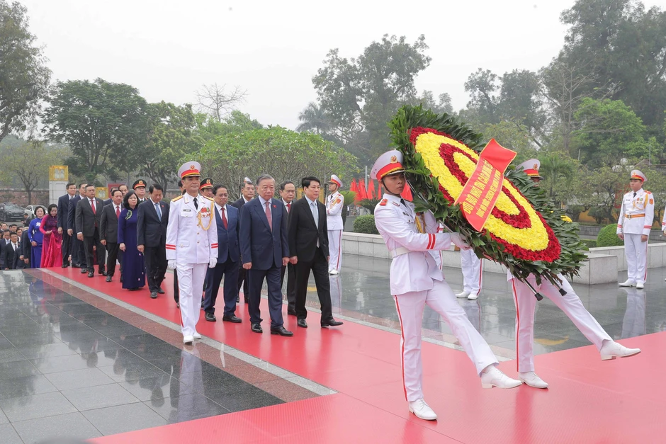 Lãnh đạo Đảng, Nhà nước và các đại biểu Quốc hội vào Lăng viếng Chủ tịch Hồ Chí Minh Lãnh đạo Đảng, Nhà nước và các đại biểu Quốc hội vào Lăng viếng Chủ tịch Hồ Chí Minh