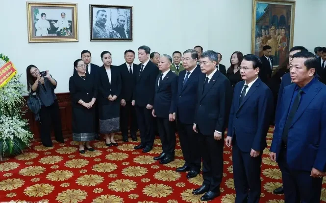 Lãnh đạo Đảng, Nhà nước viếng đồng chí Saysomphone Phomvihane, Ủy viên Bộ Chính trị, Chủ tịch Quốc hội Lào Lãnh đạo Đảng, Nhà nước viếng đồng chí Saysomphone Phomvihane, Ủy viên Bộ Chính trị, Chủ tịch Quốc hội Lào