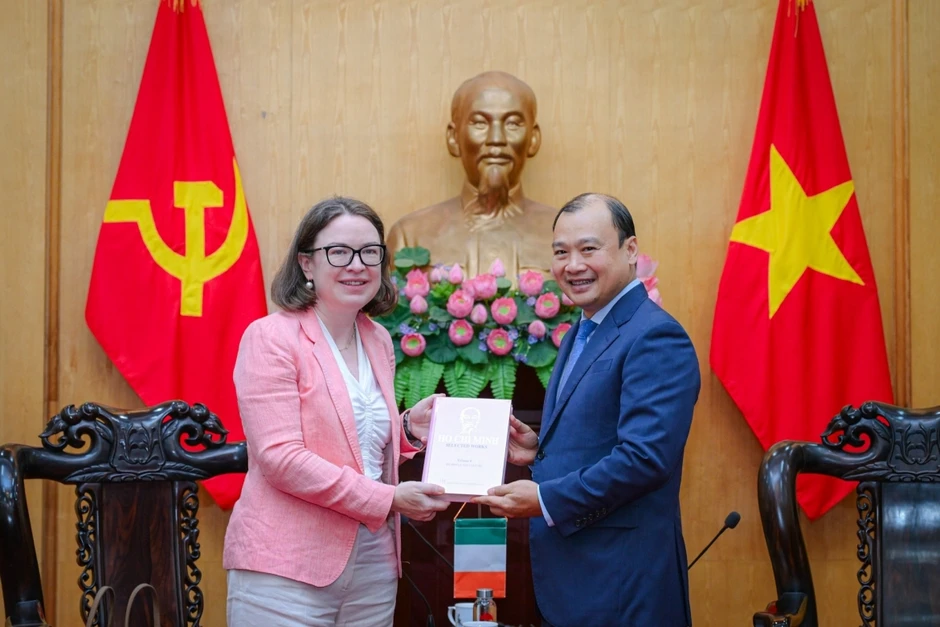 Lãnh đạo Học viện CTQG Hồ Chí Minh tiếp Đại sứ Ireland tại Việt Nam Lãnh đạo Học viện CTQG Hồ Chí Minh tiếp Đại sứ Ireland tại Việt Nam
