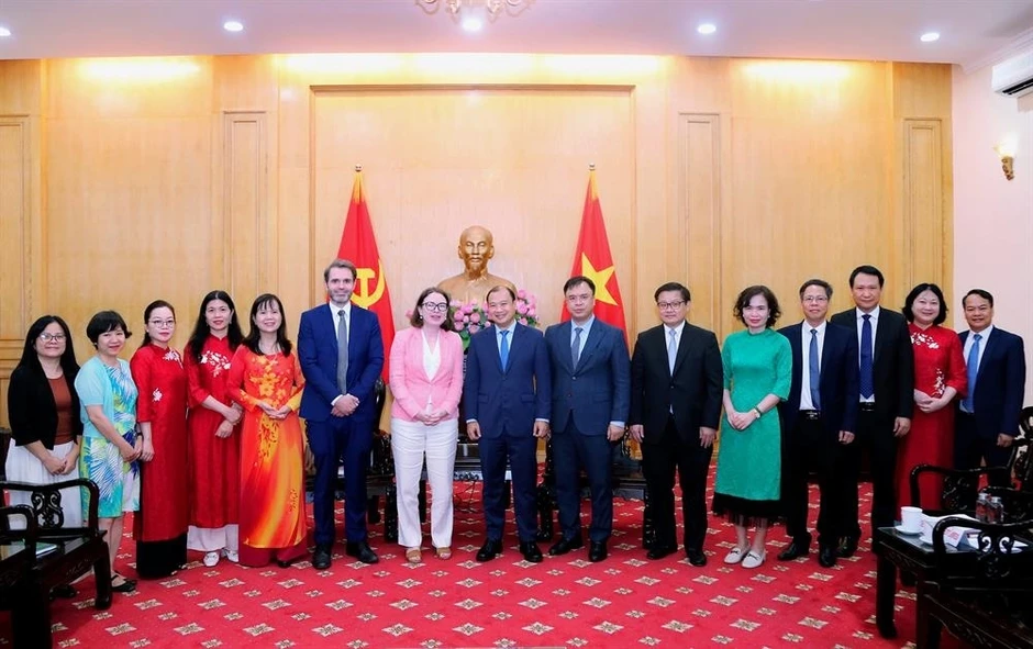 Lãnh đạo Học viện CTQG Hồ Chí Minh tiếp Đại sứ Ireland tại Việt Nam Lãnh đạo Học viện CTQG Hồ Chí Minh tiếp Đại sứ Ireland tại Việt Nam