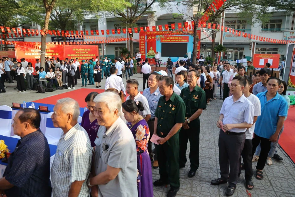 Lãnh đạo, nguyên lãnh đạo Đảng, Nhà nước tham gia bầu cử tại TP Hồ Chí Minh Lãnh đạo, nguyên lãnh đạo Đảng, Nhà nước tham gia bầu cử tại TP Hồ Chí Minh
