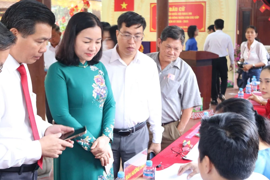 Lãnh đạo, nguyên lãnh đạo Đảng, Nhà nước tham gia bầu cử tại TP Hồ Chí Minh Lãnh đạo, nguyên lãnh đạo Đảng, Nhà nước tham gia bầu cử tại TP Hồ Chí Minh