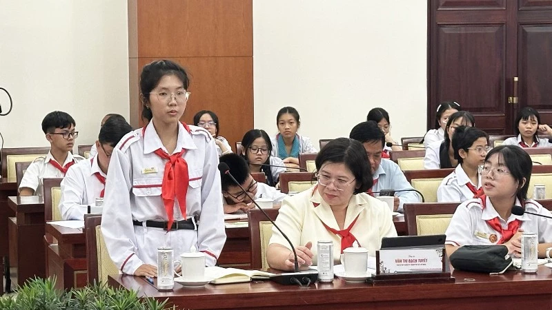 Lãnh đạo Thành phố Hồ Chí Minh gặp gỡ, lắng nghe nguyện vọng của thiếu nhi Lãnh đạo Thành phố Hồ Chí Minh gặp gỡ, lắng nghe nguyện vọng của thiếu nhi