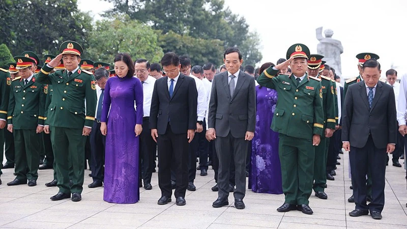 Lãnh đạo Thành phố Hồ Chí Minh viếng Nghĩa trang Liệt sĩ