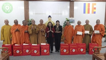 Lãnh đạo Thành ủy Cần Thơ chúc mừng Đại lễ Phật đản