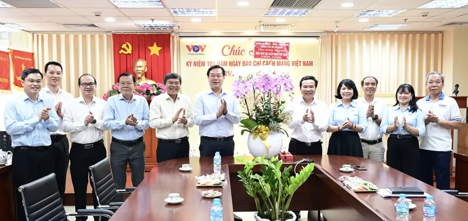 Lãnh đạo Thành ủy TPHCM thăm, chúc mừng các cơ quan báo chí Lãnh đạo Thành ủy TPHCM thăm, chúc mừng các cơ quan báo chí
