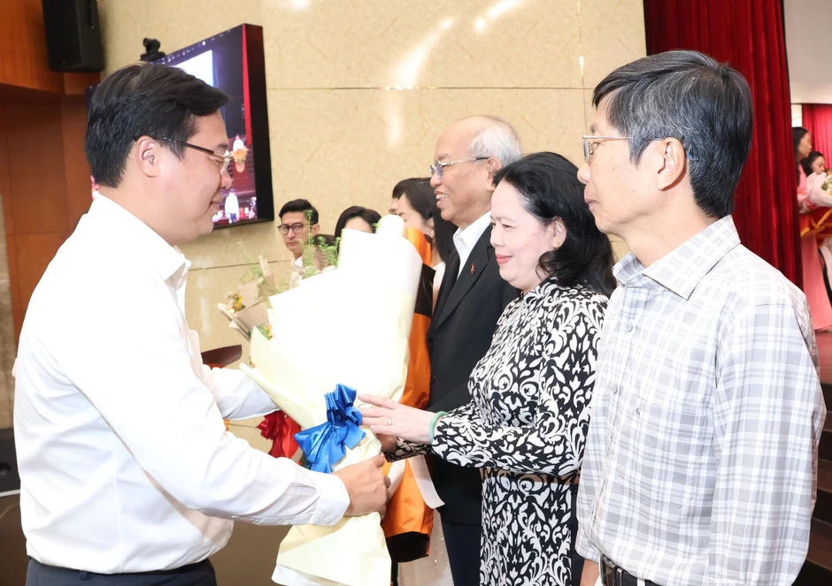 Lãnh đạo Thành ủy TPHCM thông tin tiến độ Nhà hát Giao hưởng, trung tâm biểu diễn Thủ Thiêm Lãnh đạo Thành ủy TPHCM thông tin tiến độ Nhà hát Giao hưởng, trung tâm biểu diễn Thủ Thiêm