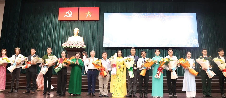 Lãnh đạo Thành ủy TPHCM thông tin tiến độ Nhà hát Giao hưởng, trung tâm biểu diễn Thủ Thiêm Lãnh đạo Thành ủy TPHCM thông tin tiến độ Nhà hát Giao hưởng, trung tâm biểu diễn Thủ Thiêm