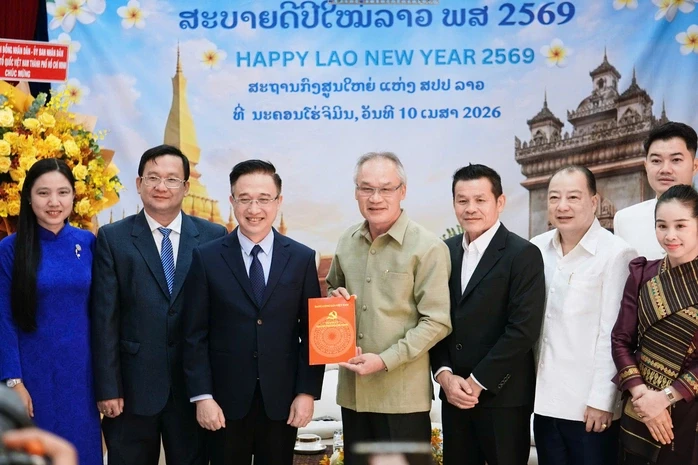 Lãnh đạo TPHCM chúc tết Bunpimay tại Tổng Lãnh sự quán Lào Lãnh đạo TPHCM chúc tết Bunpimay tại Tổng Lãnh sự quán Lào