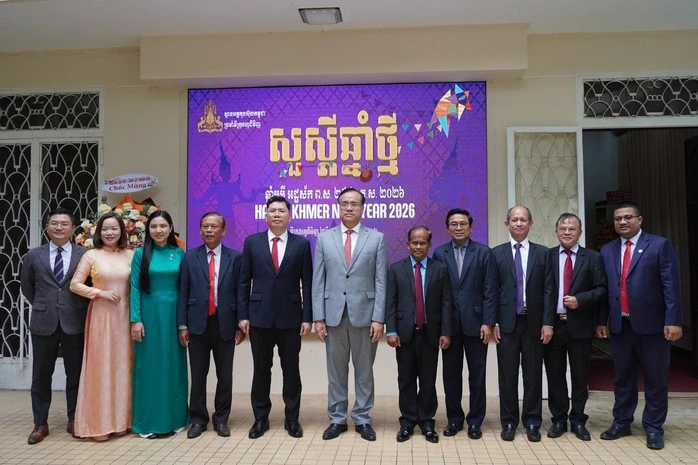 Lãnh đạo TPHCM chúc tết Chol Chnam Thmey tại Tổng Lãnh sự quán Campuchia Lãnh đạo TPHCM chúc tết Chol Chnam Thmey tại Tổng Lãnh sự quán Campuchia