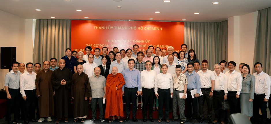 Lãnh đạo TPHCM gặp gỡ, giao nhiệm vụ cho Đoàn đại biểu dự Đại hội toàn quốc MTTQ Việt Nam Lãnh đạo TPHCM gặp gỡ, giao nhiệm vụ cho Đoàn đại biểu dự Đại hội toàn quốc MTTQ Việt Nam