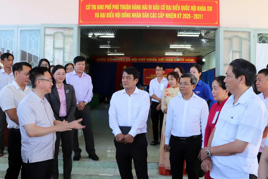 Lãnh đạo TPHCM kiểm tra các điểm bỏ phiếu bầu cử tại khu vực Bình Dương Lãnh đạo TPHCM kiểm tra các điểm bỏ phiếu bầu cử tại khu vực Bình Dương