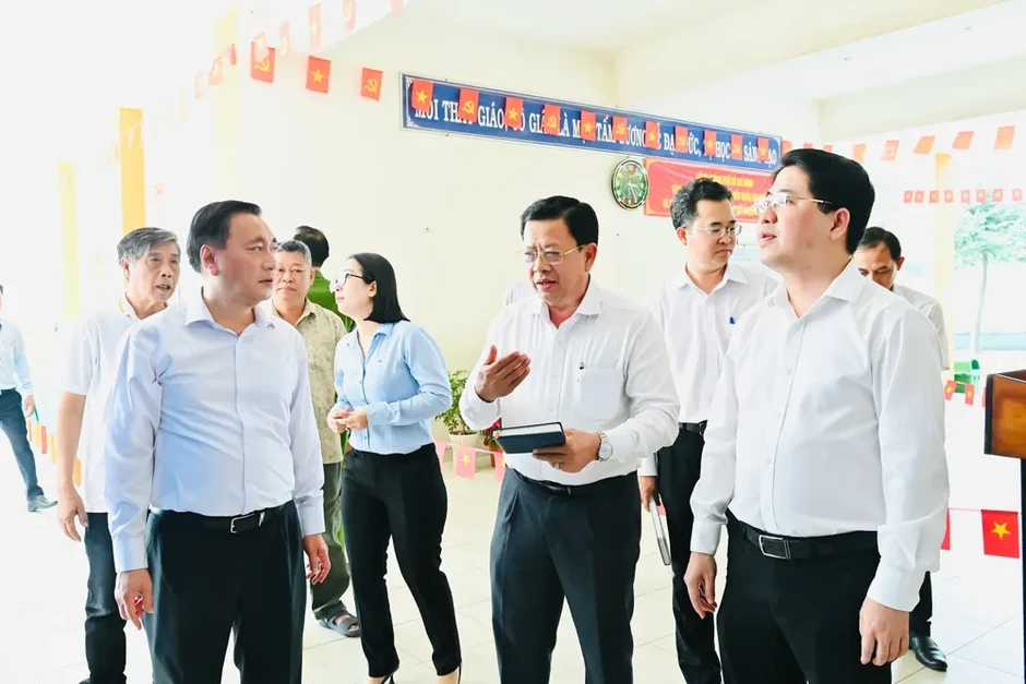Lãnh đạo TPHCM kiểm tra công tác chuẩn bị bầu cử tại các xã Nhuận Đức, Phú Hòa Đông và Củ Chi. Lãnh đạo TPHCM kiểm tra công tác chuẩn bị bầu cử tại các xã Nhuận Đức, Phú Hòa Đông và Củ Chi.