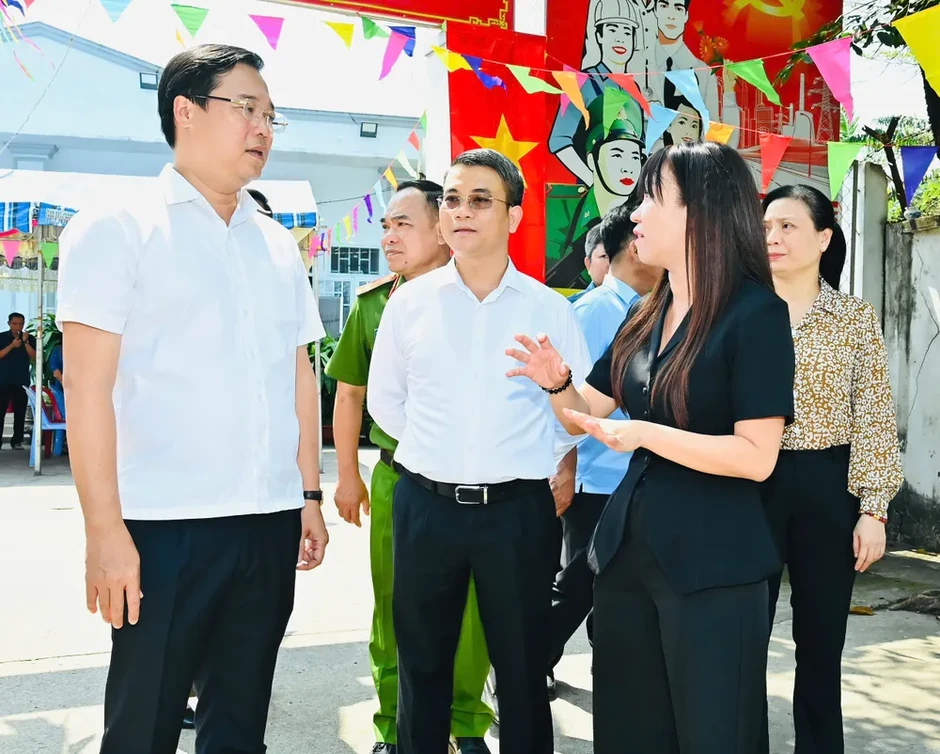 Lãnh đạo TPHCM kiểm tra công tác chuẩn bị bầu cử tại các xã Xuân Thới Sơn, Hóc Môn và Đông Thạnh Lãnh đạo TPHCM kiểm tra công tác chuẩn bị bầu cử tại các xã Xuân Thới Sơn, Hóc Môn và Đông Thạnh