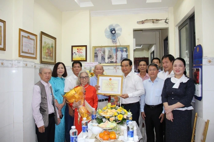 Lãnh đạo TPHCM mừng thọ người cao tuổi tiêu biểu Lãnh đạo TPHCM mừng thọ người cao tuổi tiêu biểu