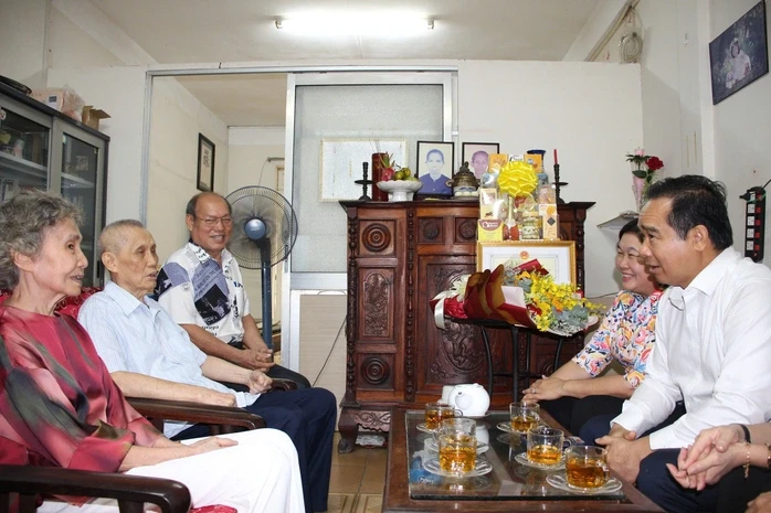 Lãnh đạo TPHCM mừng thọ người cao tuổi tiêu biểu Lãnh đạo TPHCM mừng thọ người cao tuổi tiêu biểu