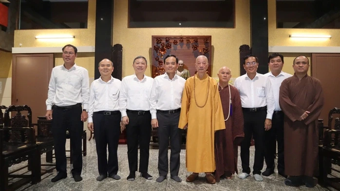 Lãnh đạo TPHCM thăm, chúc mừng Đại lễ Phật đản Lãnh đạo TPHCM thăm, chúc mừng Đại lễ Phật đản
