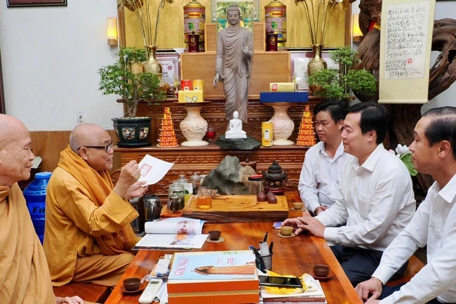 Lãnh đạo TPHCM thăm, chúc mừng Đại lễ Phật đản Lãnh đạo TPHCM thăm, chúc mừng Đại lễ Phật đản