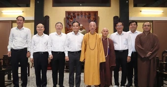 Lãnh đạo TPHCM thăm, chúc mừng Đại lễ Phật đản