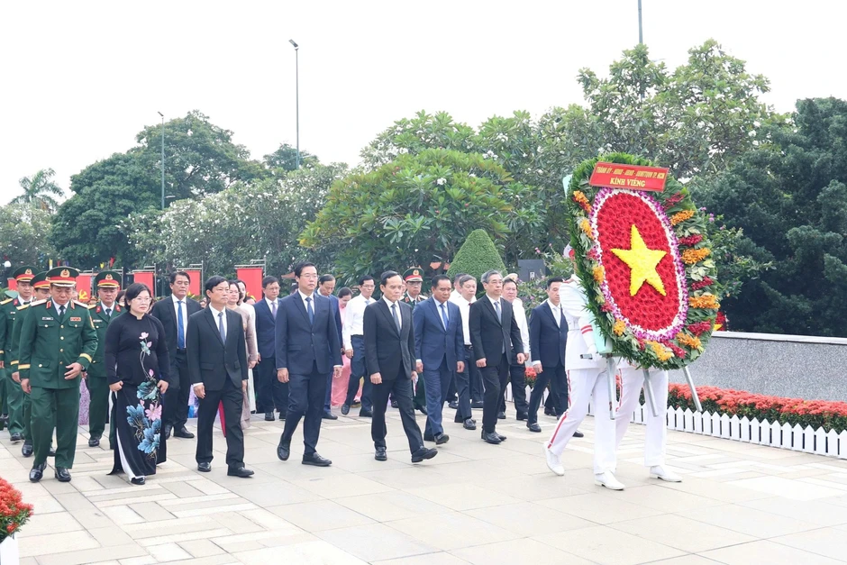 Lãnh đạo TPHCM viếng các Anh hùng liệt sĩ, Chủ tịch Hồ Chí Minh Lãnh đạo TPHCM viếng các Anh hùng liệt sĩ, Chủ tịch Hồ Chí Minh