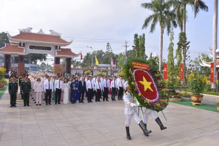 Lãnh đạo TPHCM viếng Nghĩa trang Liệt sĩ Bình Dương và Bà Rịa - Vũng Tàu Lãnh đạo TPHCM viếng Nghĩa trang Liệt sĩ Bình Dương và Bà Rịa - Vũng Tàu