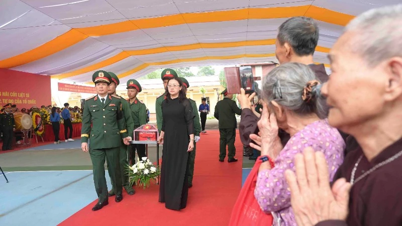 Lào Cai truy điệu, an táng 9 hài cốt liệt sĩ tại xã Bát Xát Lào Cai truy điệu, an táng 9 hài cốt liệt sĩ tại xã Bát Xát
