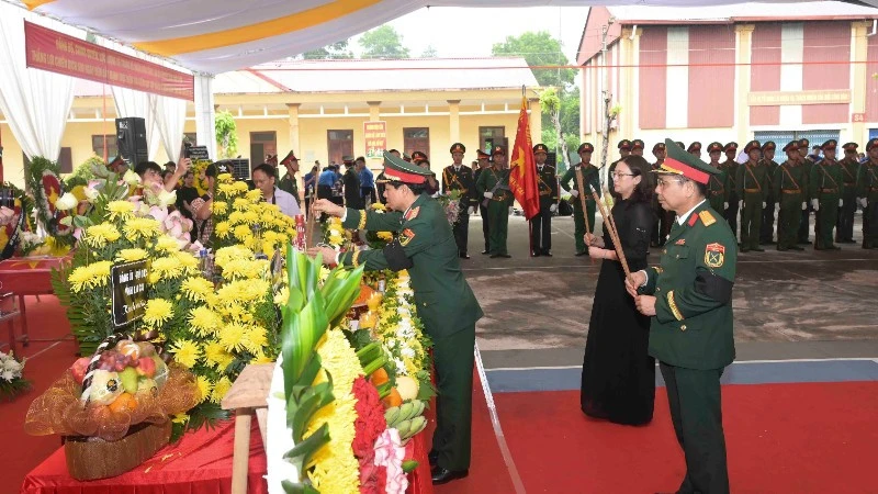 Lào Cai truy điệu, an táng 9 hài cốt liệt sĩ tại xã Bát Xát Lào Cai truy điệu, an táng 9 hài cốt liệt sĩ tại xã Bát Xát