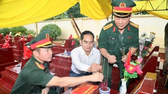 Lấy mẫu ADN hài cốt liệt sĩ tại phường Lê Ích Mộc (Hải Phòng) trong chiến dịch 500 ngày đêm